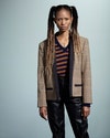 Adesuwa Aighewi @ The Society: giacca di lana principe di galles, maglione di cashmere e pantaloni di pelle, Louis Vuitton. 