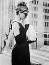 Audrey Hepburn sulla Fifth Avenue di New York in una scena di Colazione da Tiffany's, diretto da Blake Edwards, nel quale lei interpreta Holly Golightly. Photo by Keystone Features/Getty Images