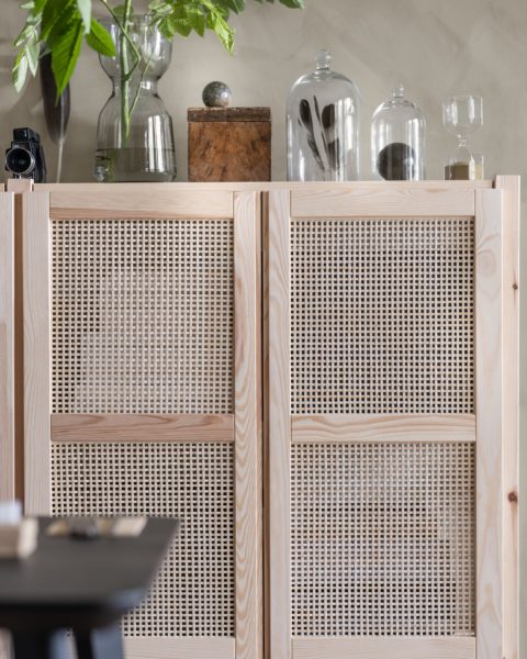 With IVAR bamboo doors you can quickly and easily create a closed storage and give IVAR shelving unit a new look. You can also make the doors more personal by easily replacing the bamboo weave with artwork.