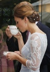 Kate e William bevono un tè caldo alla British High Commission durante il loro viaggio a Singapore, Malaysia