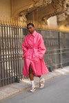 outfit primavera 2021 trench rosa