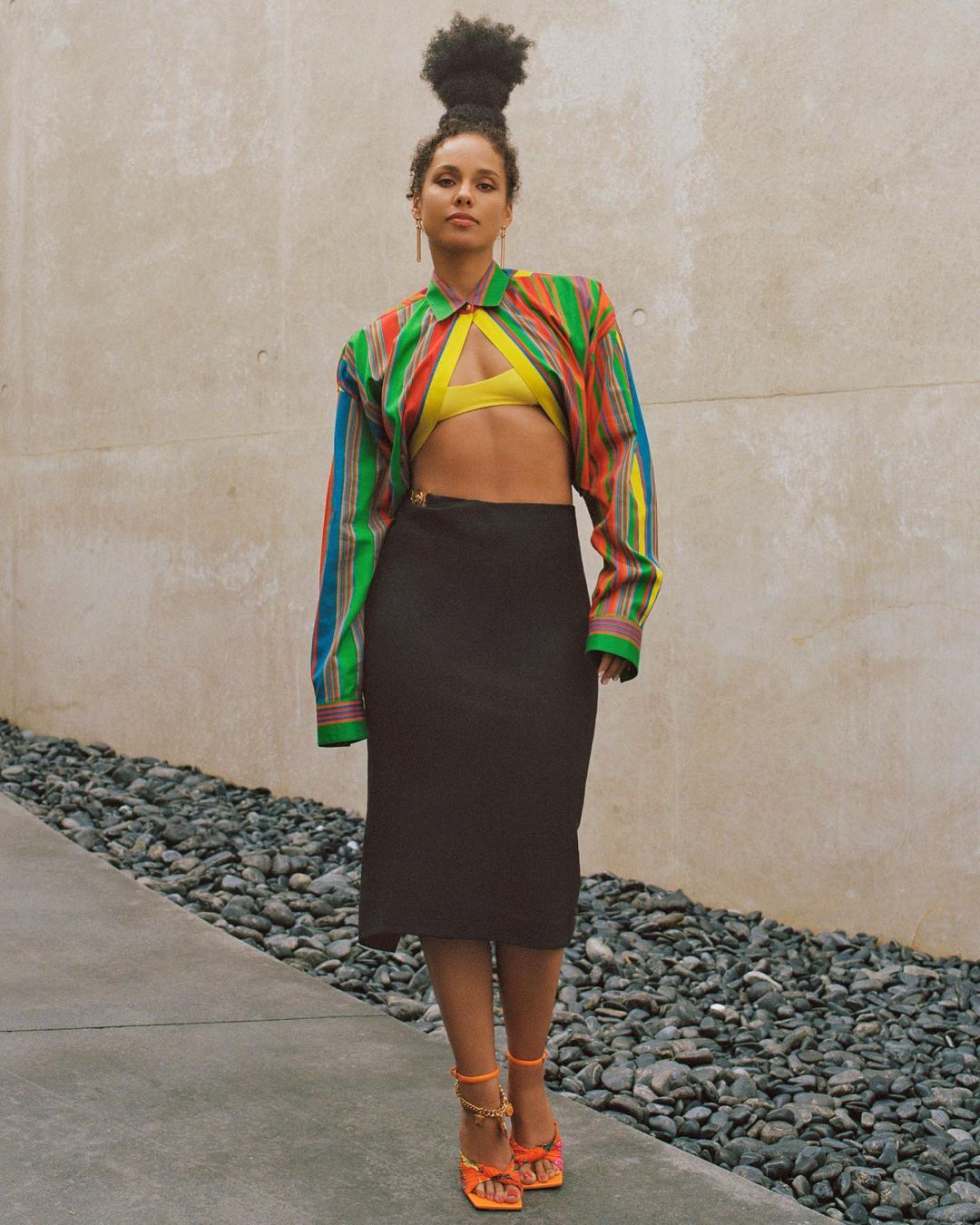 Alicia Keys Balenciaga Top Versace skirt no makeup makeup look black-celebs-style-stars-instagram