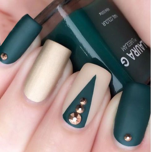 Get ready for fall with this ultra modern nail art design
