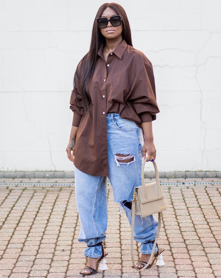 brown oversized shirt and ripped jeans stylerave