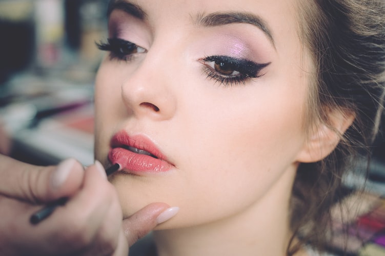 quick-easy-ways-to-make-your-lipstick-last-all-day