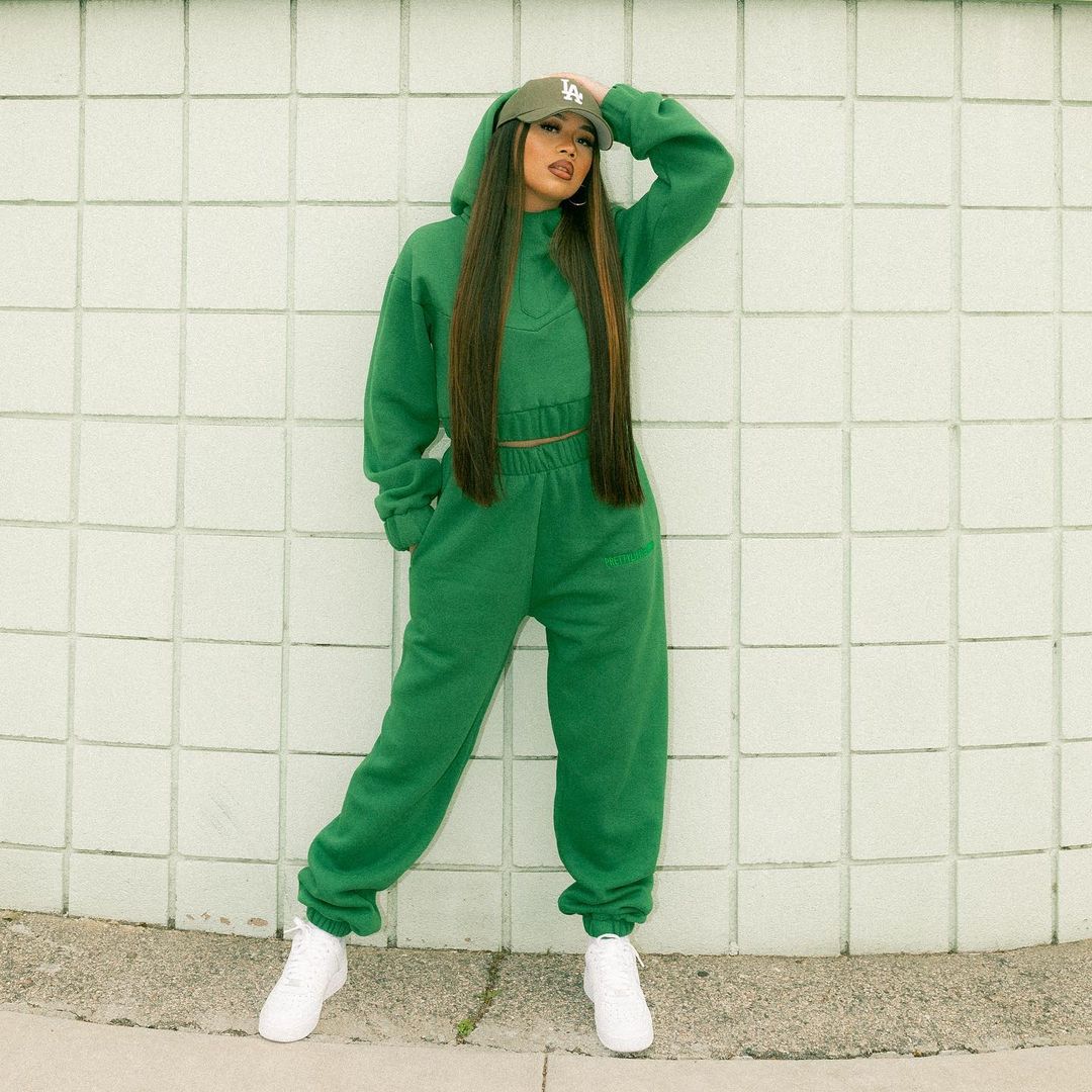 How to style green outfits