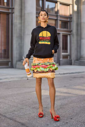 Moschino-Resort-2022-2