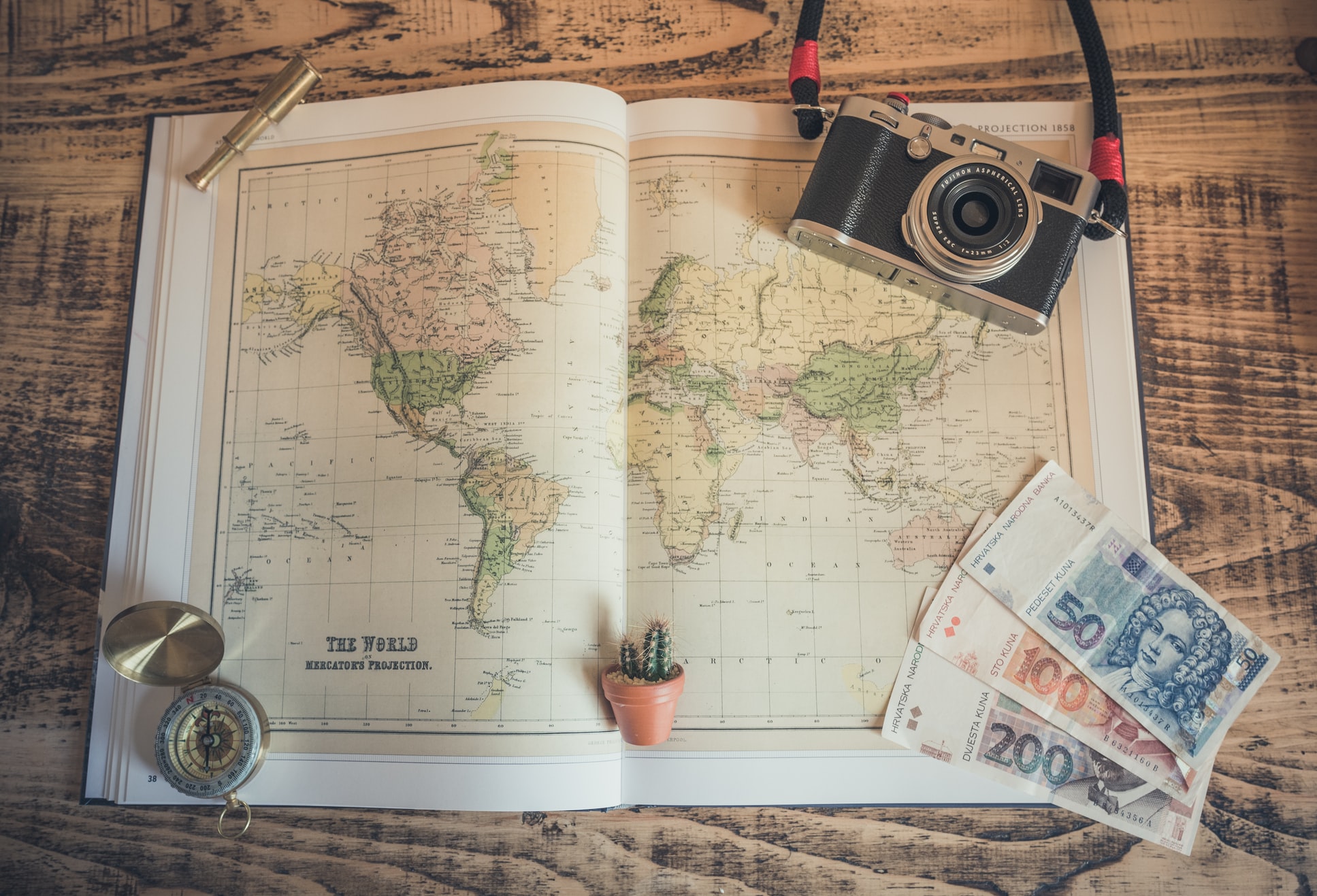 travel-solo-trip-tips-group-women