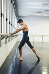 Roberto Bolle si allena nella Sala Nureyev del Teatro alla Scala