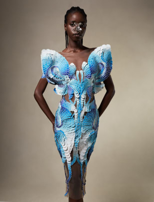 010 - Iris van Herpen AW21:22 'Earthrise' photographed by Fee-Gloria Grönemeyer