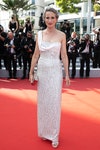 Andie McDowell in Atelier Versace all'anteprima del film "Tout s'est bien passé", Festival di Cannes 2021