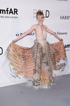 Elle-Fanning-Cannes-2016-Valentino-AMFAR