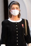Caroline di Monaco con i capelli grigi
