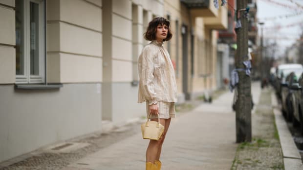 Lea Naumann wearing Dior linen fabric two piece, yellow Taillee Paris bag and yellow vintage Cowboy boots on April 01, 2021