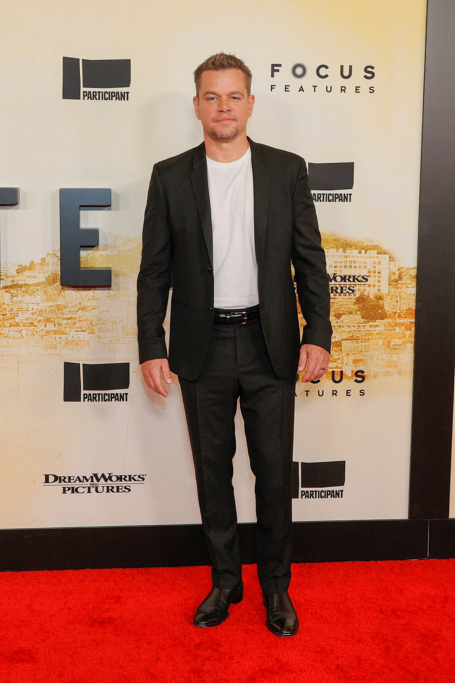 Image may contain Matt Damon Fashion Premiere Suit Coat Clothing Overcoat Apparel and Red Carpet