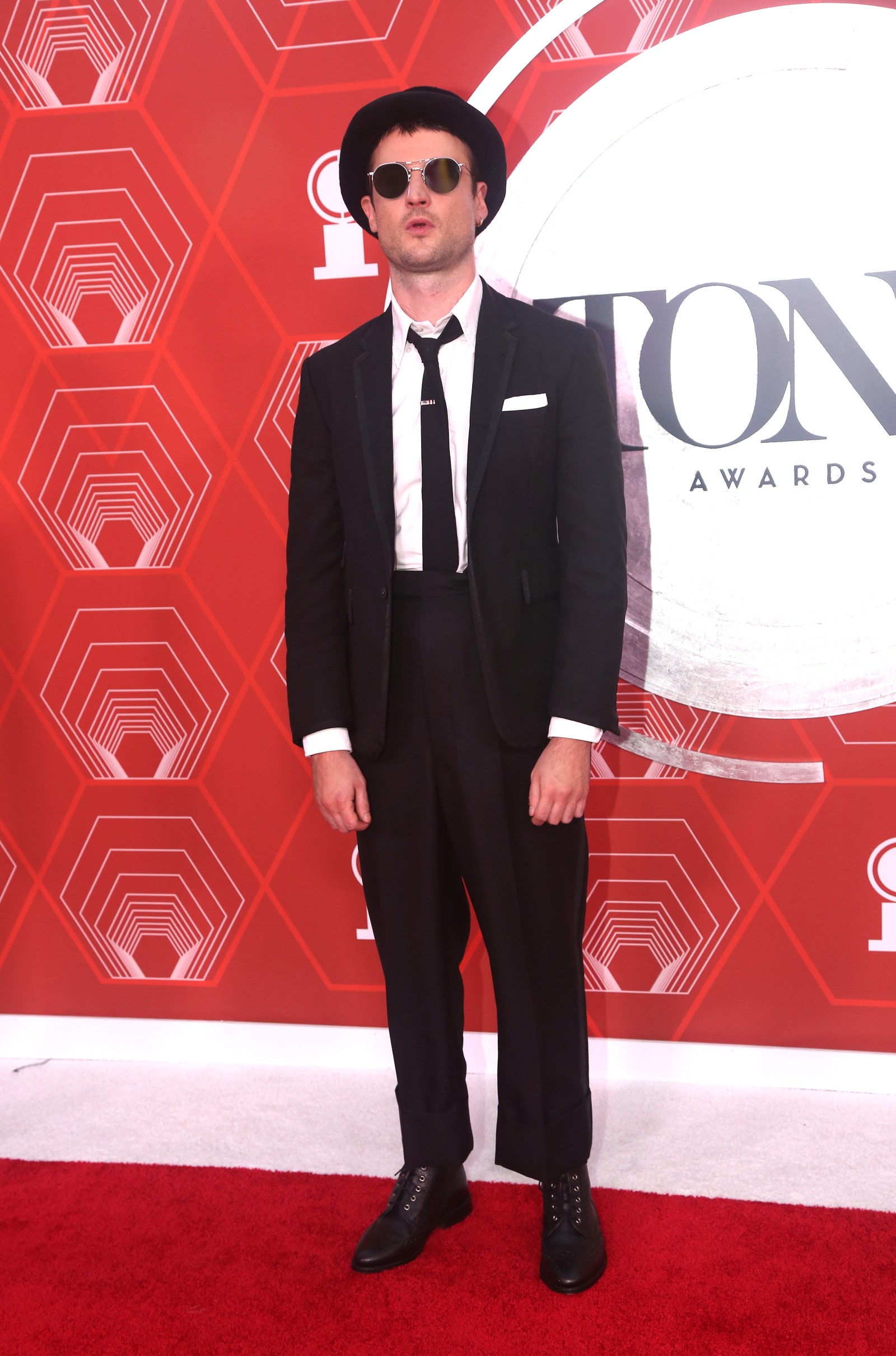Jake Gyllenhaal and His BabyPink Tux Won the Weekend