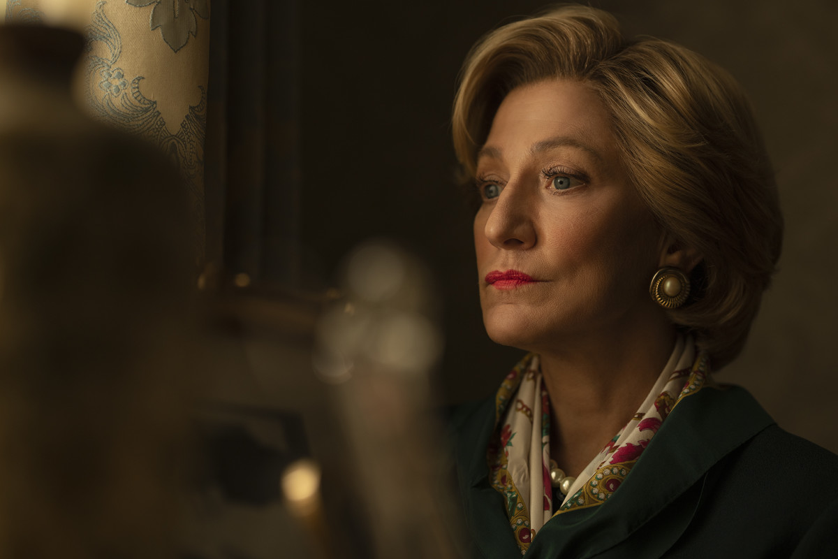 First Lady Hillary Clinton (Edie Falco) fixes her scarf in the staff restroom.