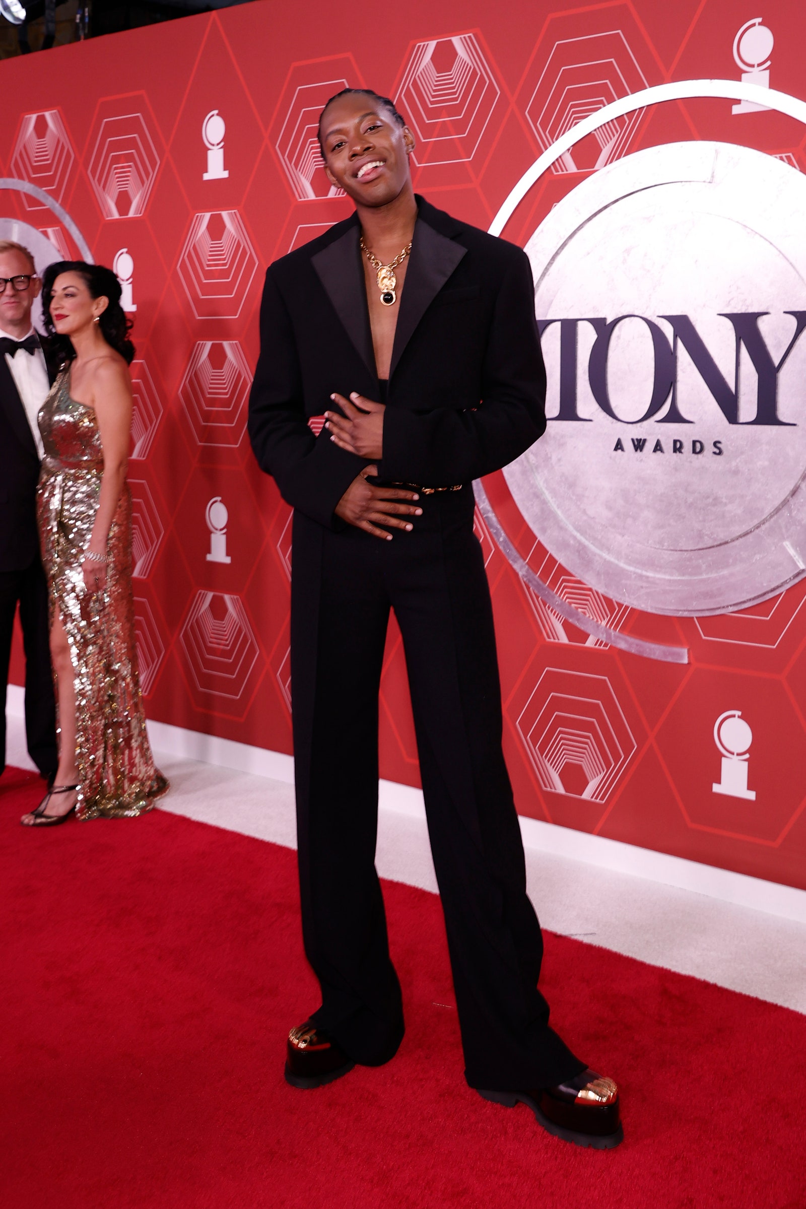 Jake Gyllenhaal and His BabyPink Tux Won the Weekend