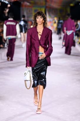 Versace_SS22_Fashion Show (18)