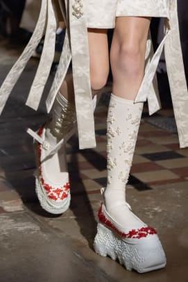 210920 Simone Rocha SS22 L06 Detail 0261_