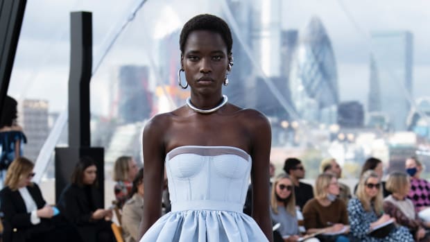 Alexander-McQueen-Spring-2022-9