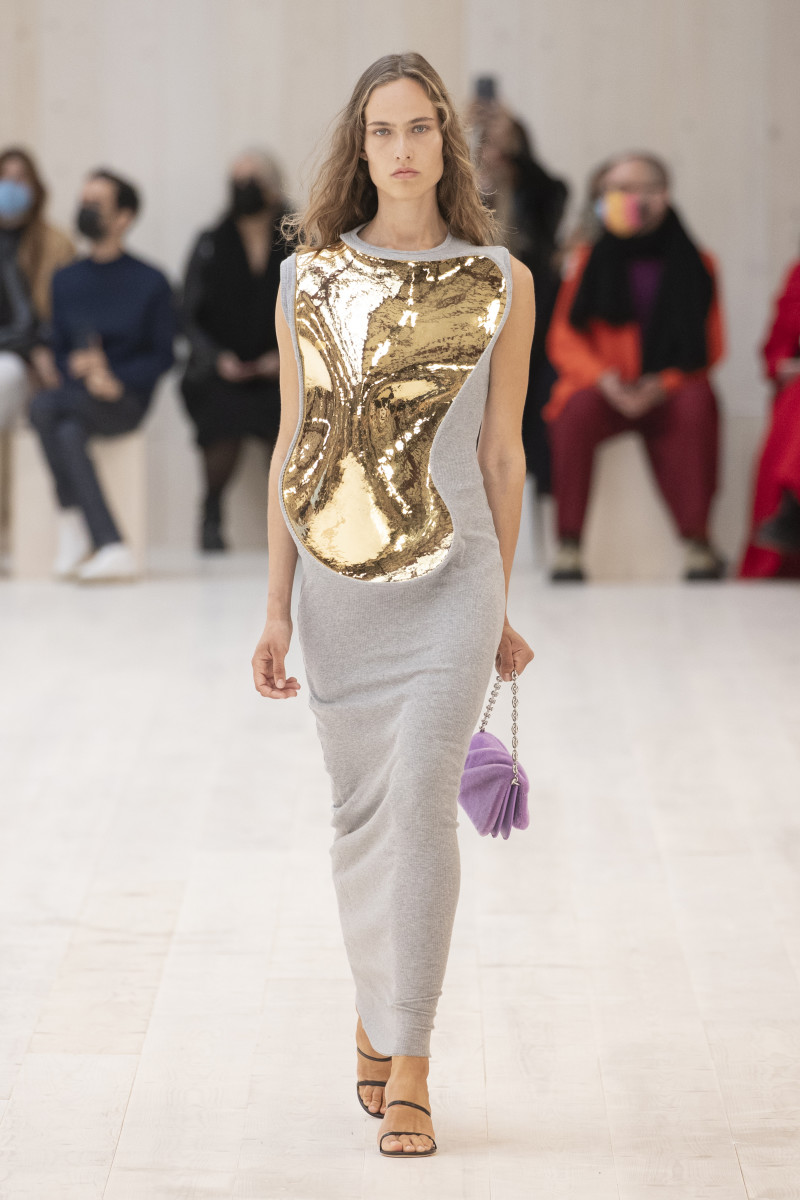 LOEWE_SS22_15_FRONT