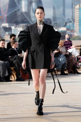 Alexander-McQueen-Spring-2022-1
