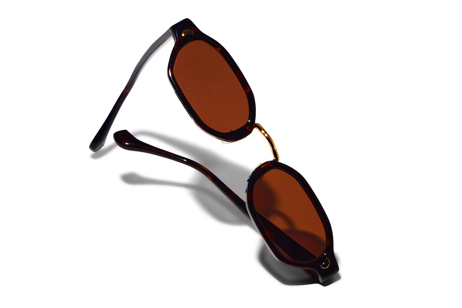 Sunglasses 325 by Nanushka.
