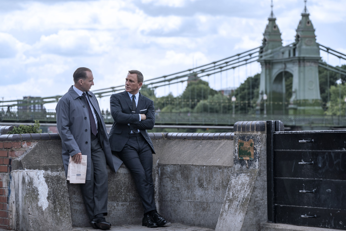 M (Ralph Fiennes) and Bond have a chat.