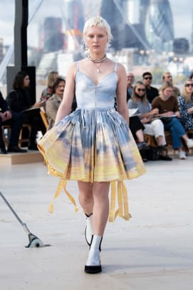 Alexander-McQueen-Spring-2022-2