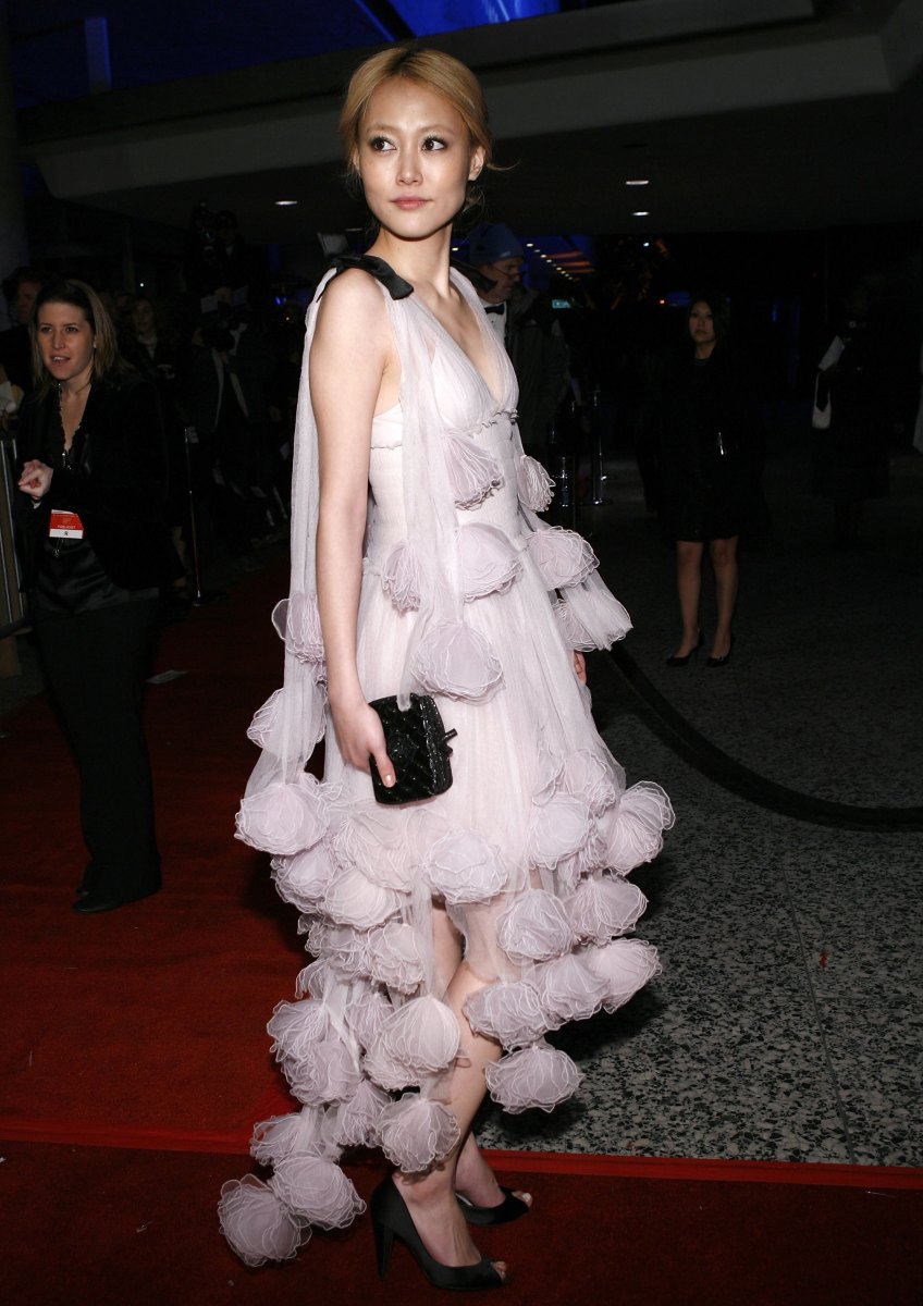 rinko-kikuchi-chanel-2007-golden-globes-2