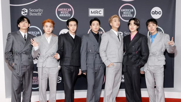 AMAs-2021-Best-Dressed-8