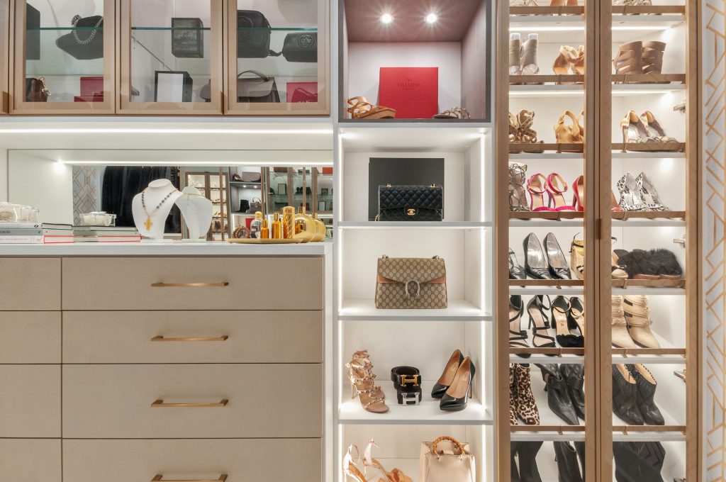 7 Tips to Creating Your Own Functional and Stylish Closet