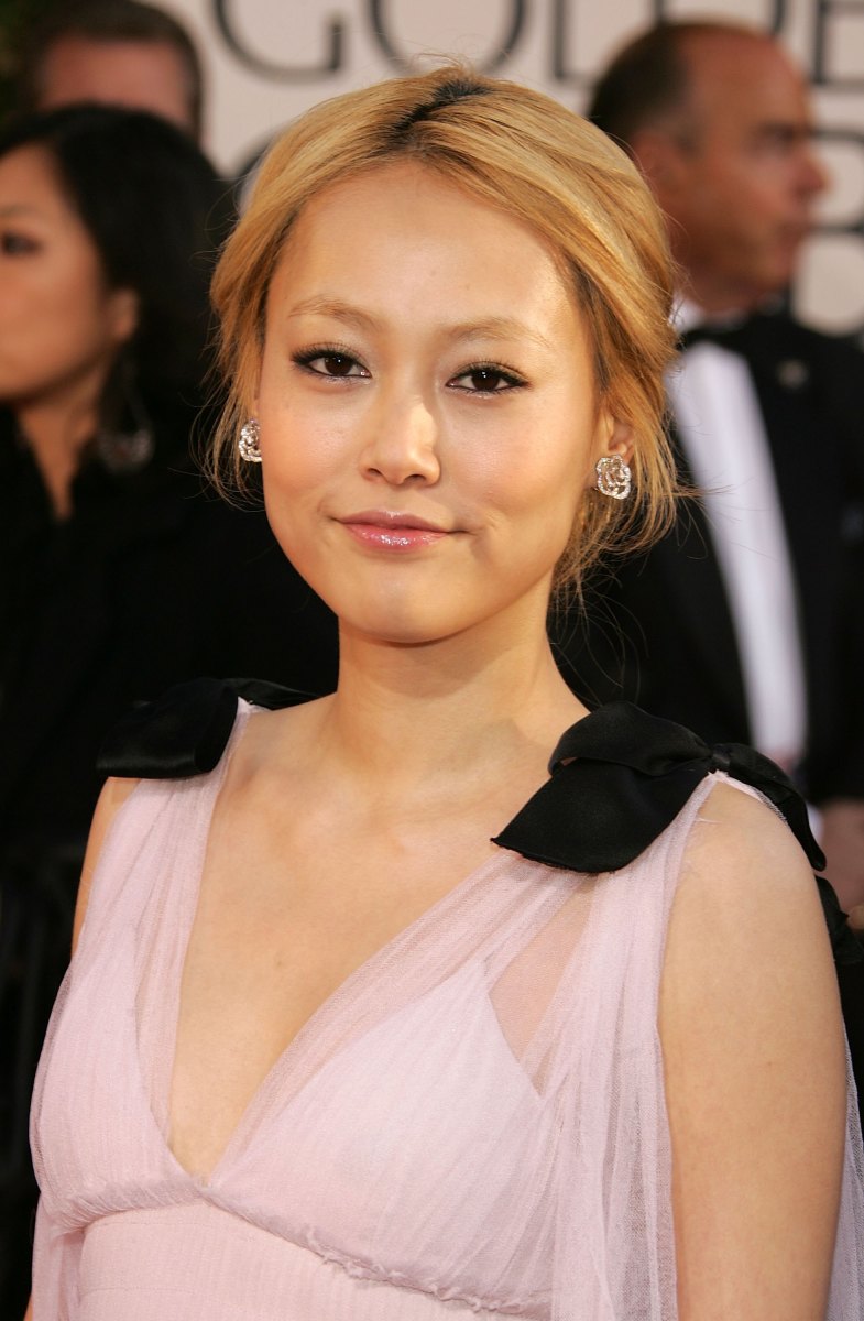 rinko-kikuchi-chanel-2007-golden-globes-3