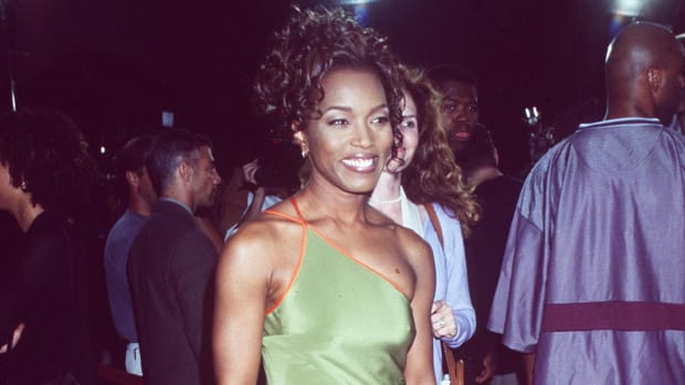 Angela-bassett-how-stella-got-her-grove-back