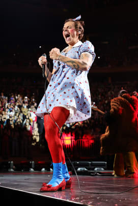 harry-styles-best-dressed-celebrities-2021-3