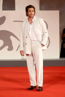 jake-gyllenhaal-best-dressed-celebrities-2021-1