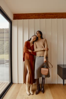 ALP_2106_Cuyana_Fall21_OnLocation_S37_059